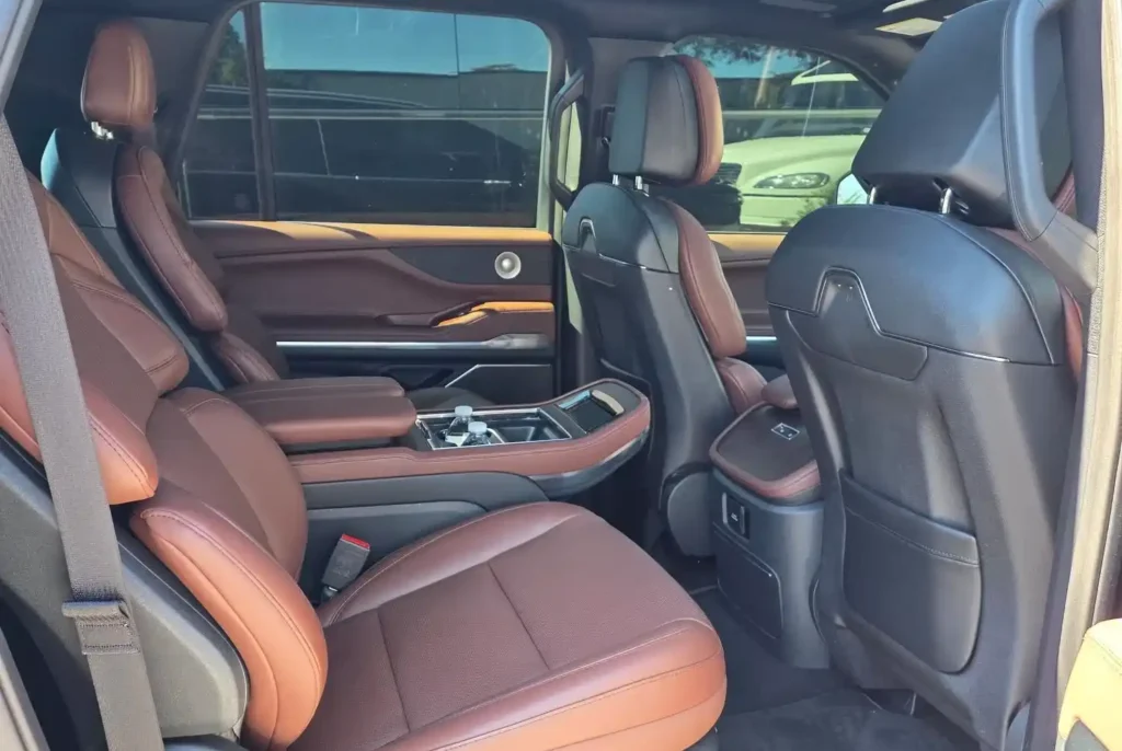 SUV Interior_11zon