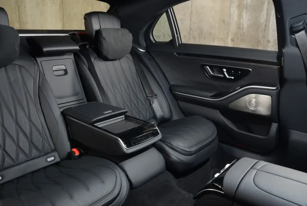 Sedan interior_11zon